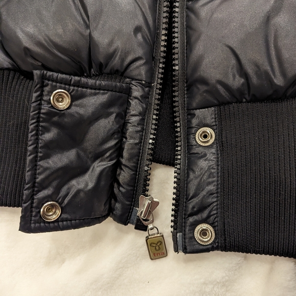 Vintage TNA Puffer Jacket - Picture 4 of 8